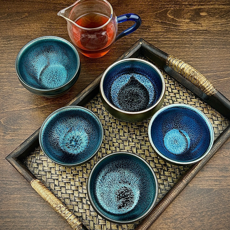 上品閃電紋理藍底色主人杯麒麟身上紋Lightning stripes the host cup, and when Kirin comes out, it will be auspicious.